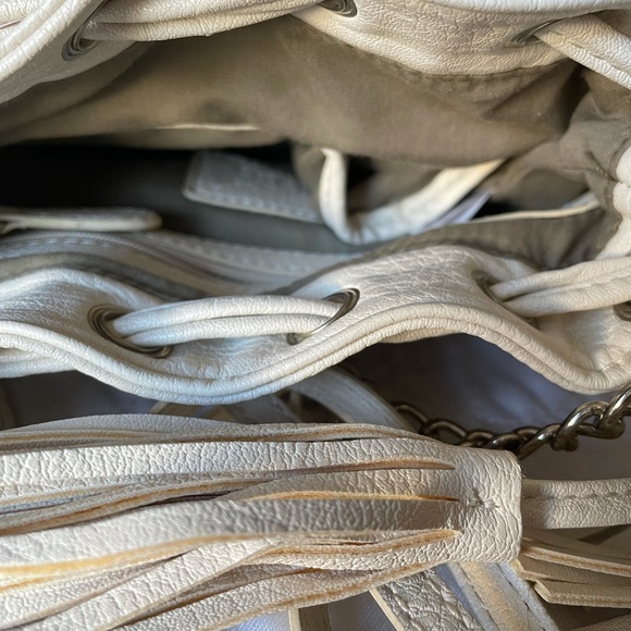 🎀🎀Boho handbag by Carlos Santana. Off white/brownish gold. Great condition - Picture 7 of 11